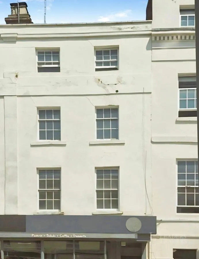 2 bed flat to rent, Warwick Street, Leamington Spa, CV32