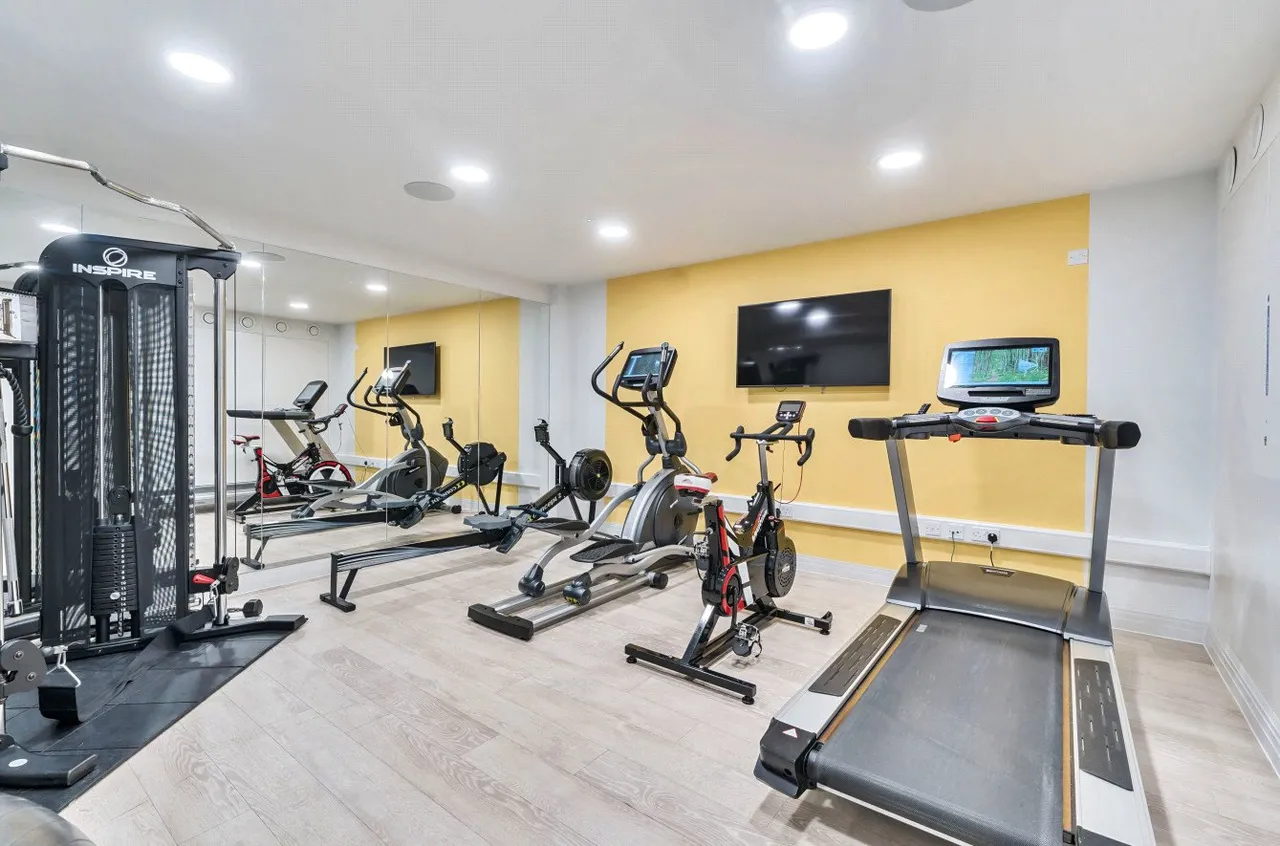 Pembroke Broadway, Camberley, Surrey, GU15 3FE, photo 15