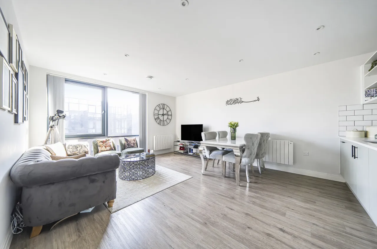 Pembroke Broadway, Camberley, Surrey, GU15 3FE, photo 3