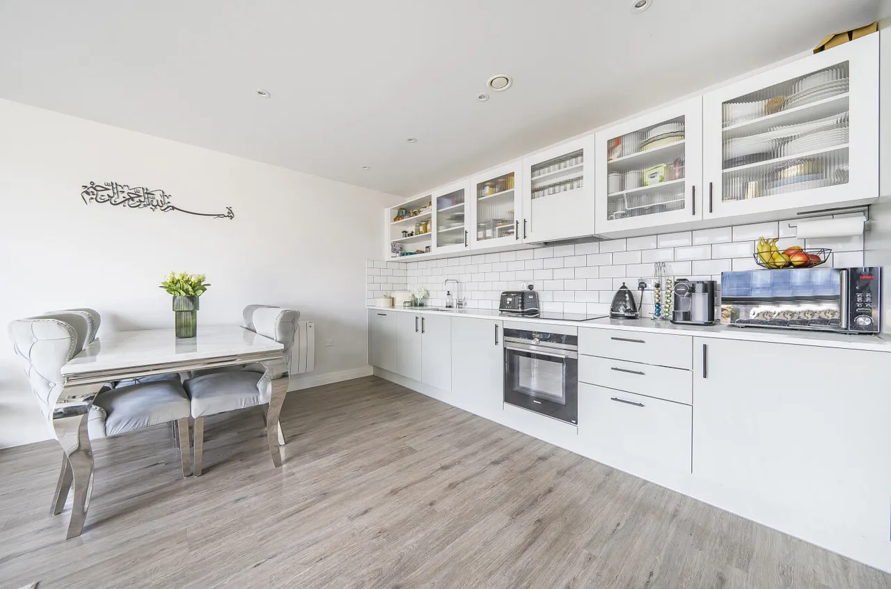 Pembroke Broadway, Camberley, Surrey, GU15 3FE, photo 4