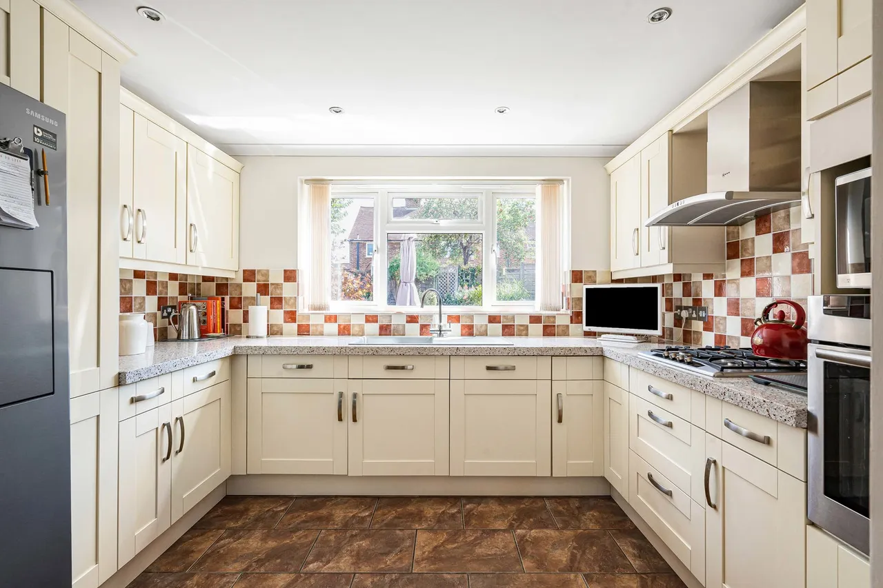Clover Lea, Binscombe, GU7, photo 7