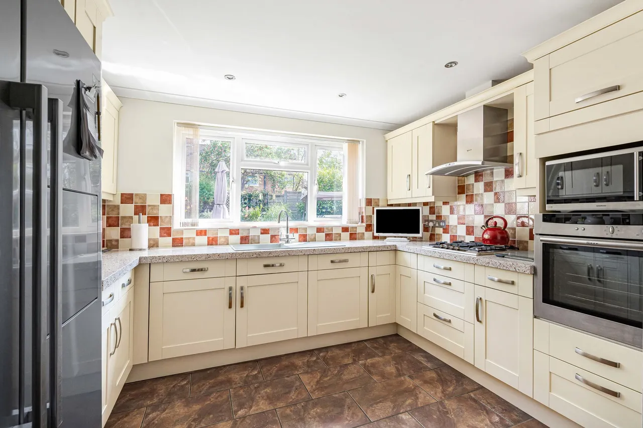 Clover Lea, Binscombe, GU7, photo 8
