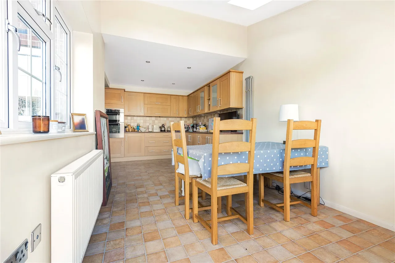 Birchwood Grove, Hampton, TW12 3DU, photo 6