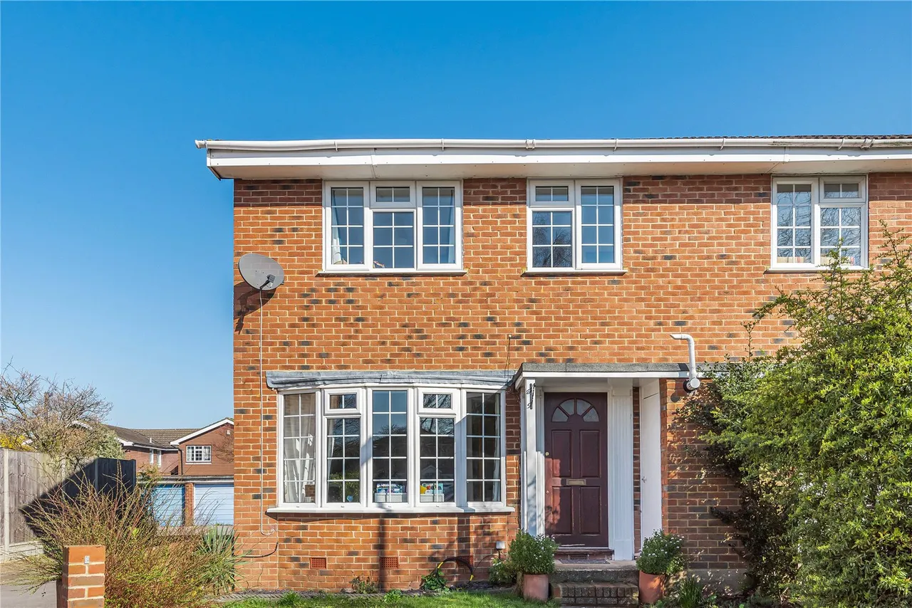 4 bed house for sale — Birchwood Grove, Hampton, TW12 3DU