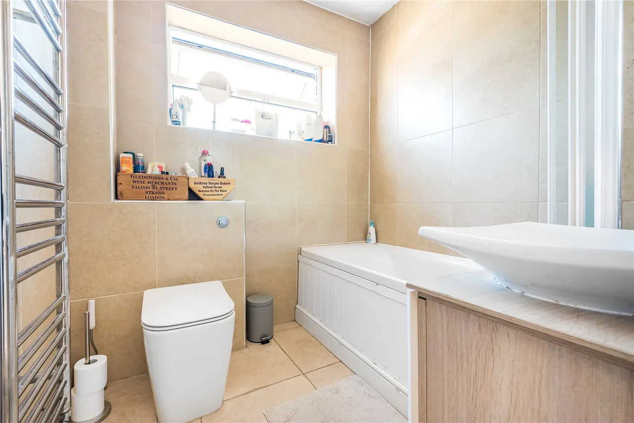 Birchwood Grove, Hampton, TW12 3DU, photo 11
