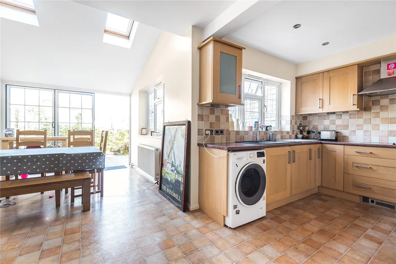Birchwood Grove, Hampton, TW12 3DU, photo 5