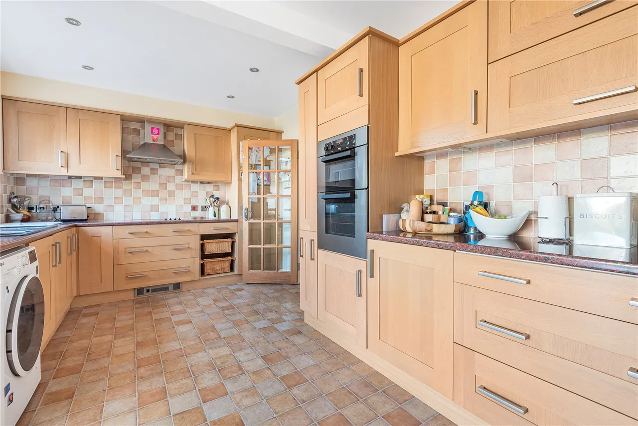 Birchwood Grove, Hampton, TW12 3DU, photo 4