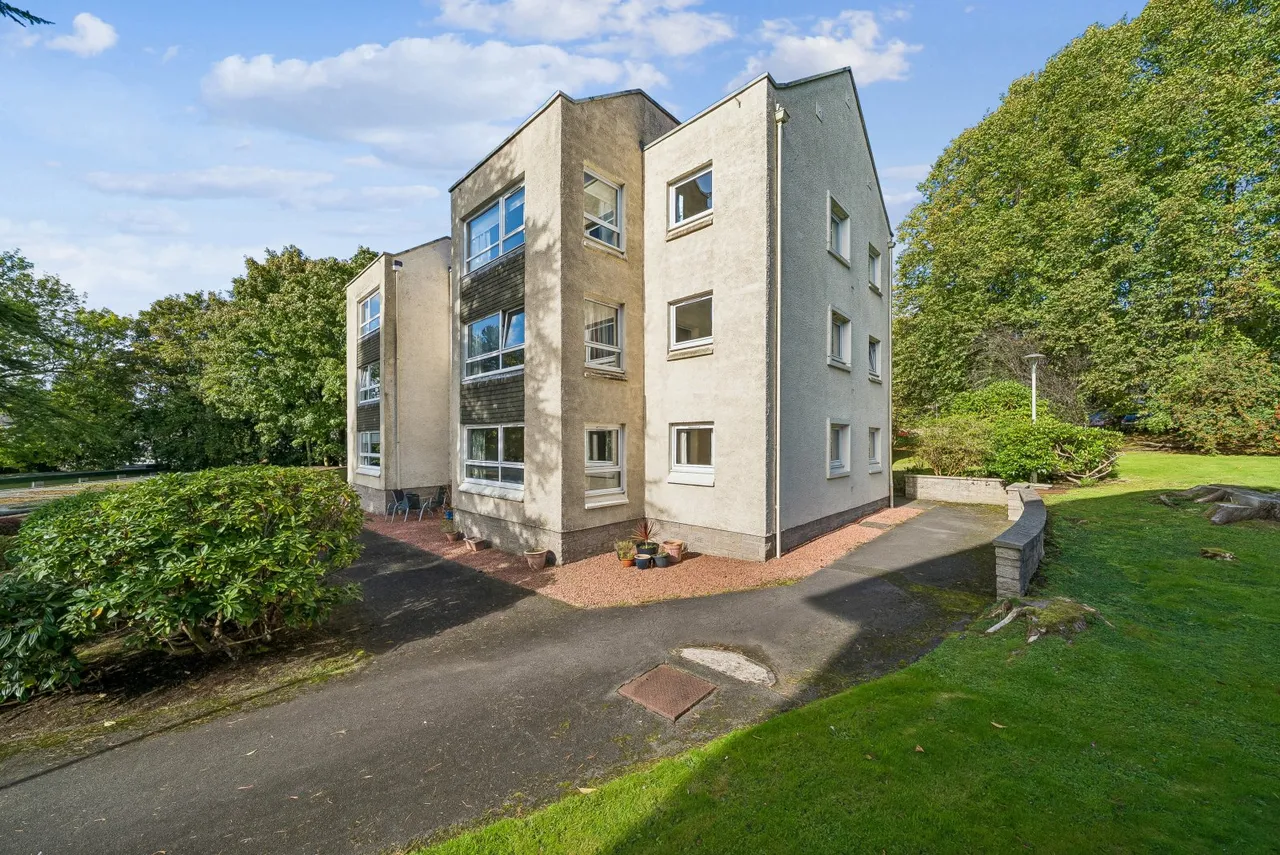 Rhu Ellen Court, Rhu, G84, photo 23