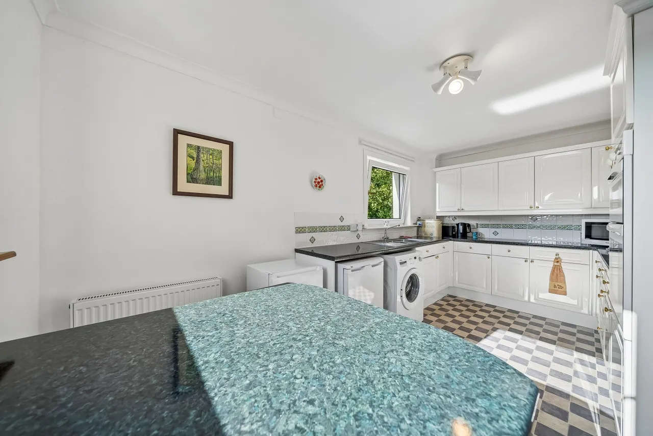Rhu Ellen Court, Rhu, G84, photo 13