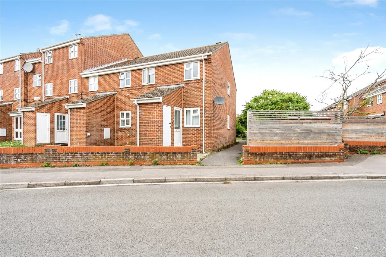 Caernarvon Road, Chichester, PO19, photo 13