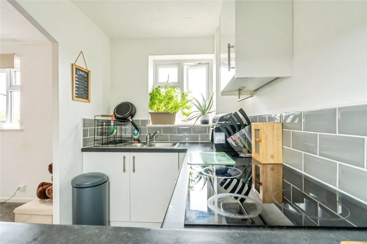 Caernarvon Road, Chichester, PO19, photo 10