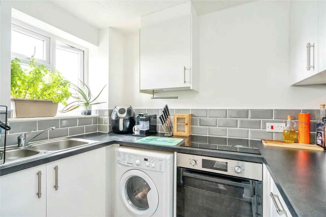 Caernarvon Road, Chichester, PO19, photo 9