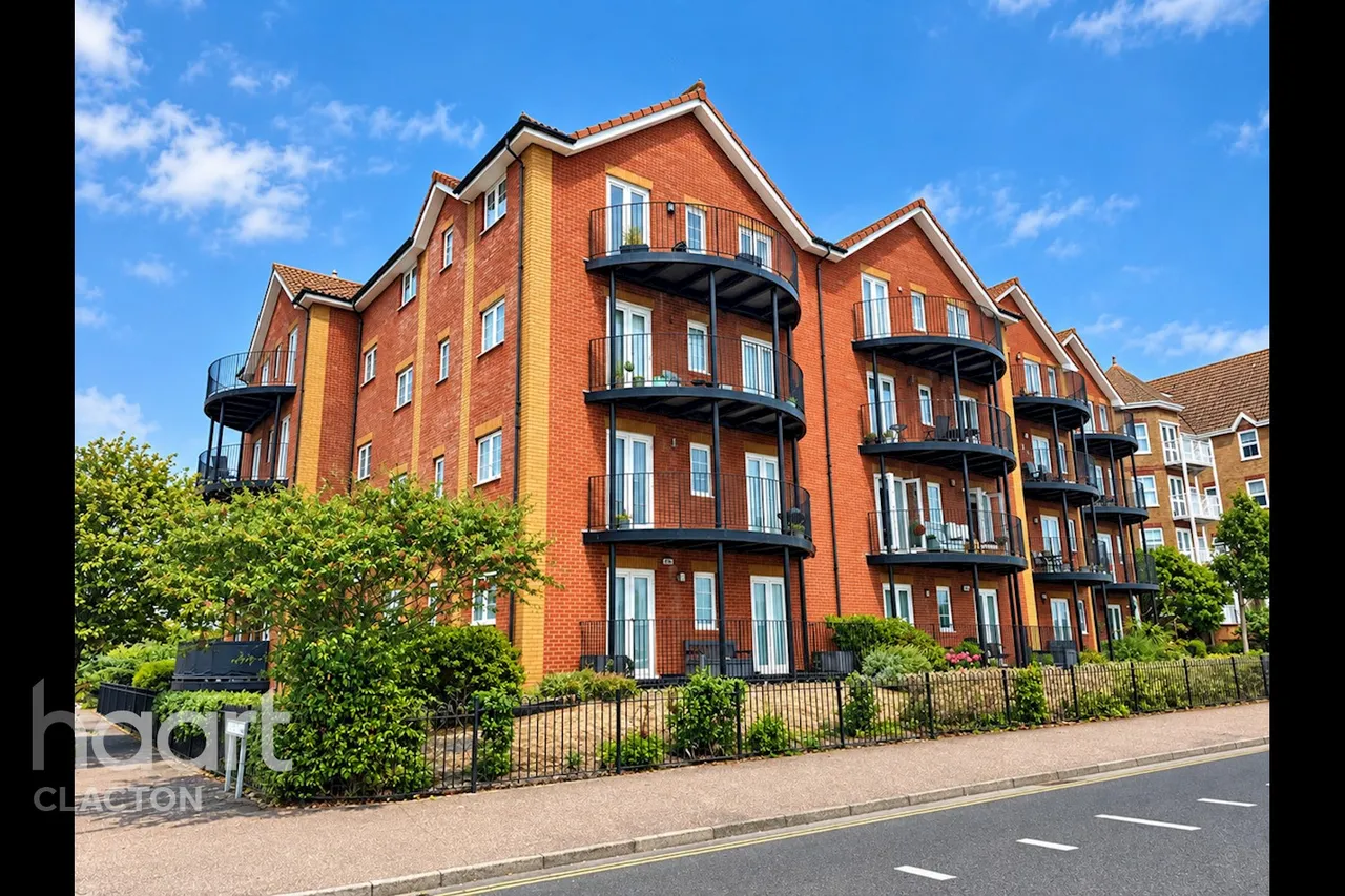 2 bed flat for sale, Nelson Road, Clacton-On-Sea, CO15