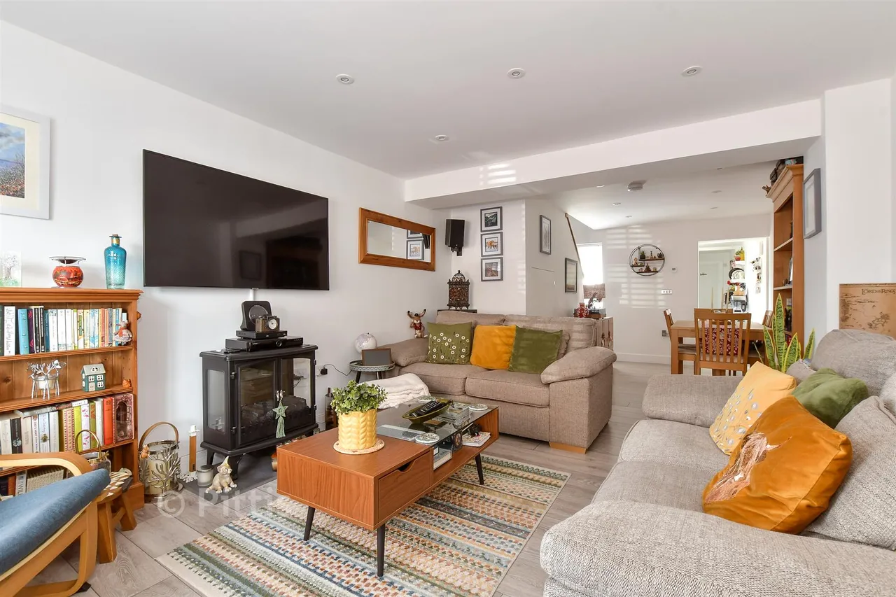 Worsley Road, Newport, PO30, photo 4