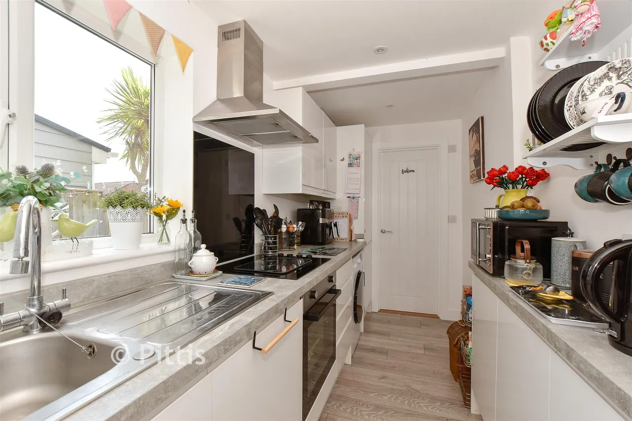 Worsley Road, Newport, PO30, photo 6