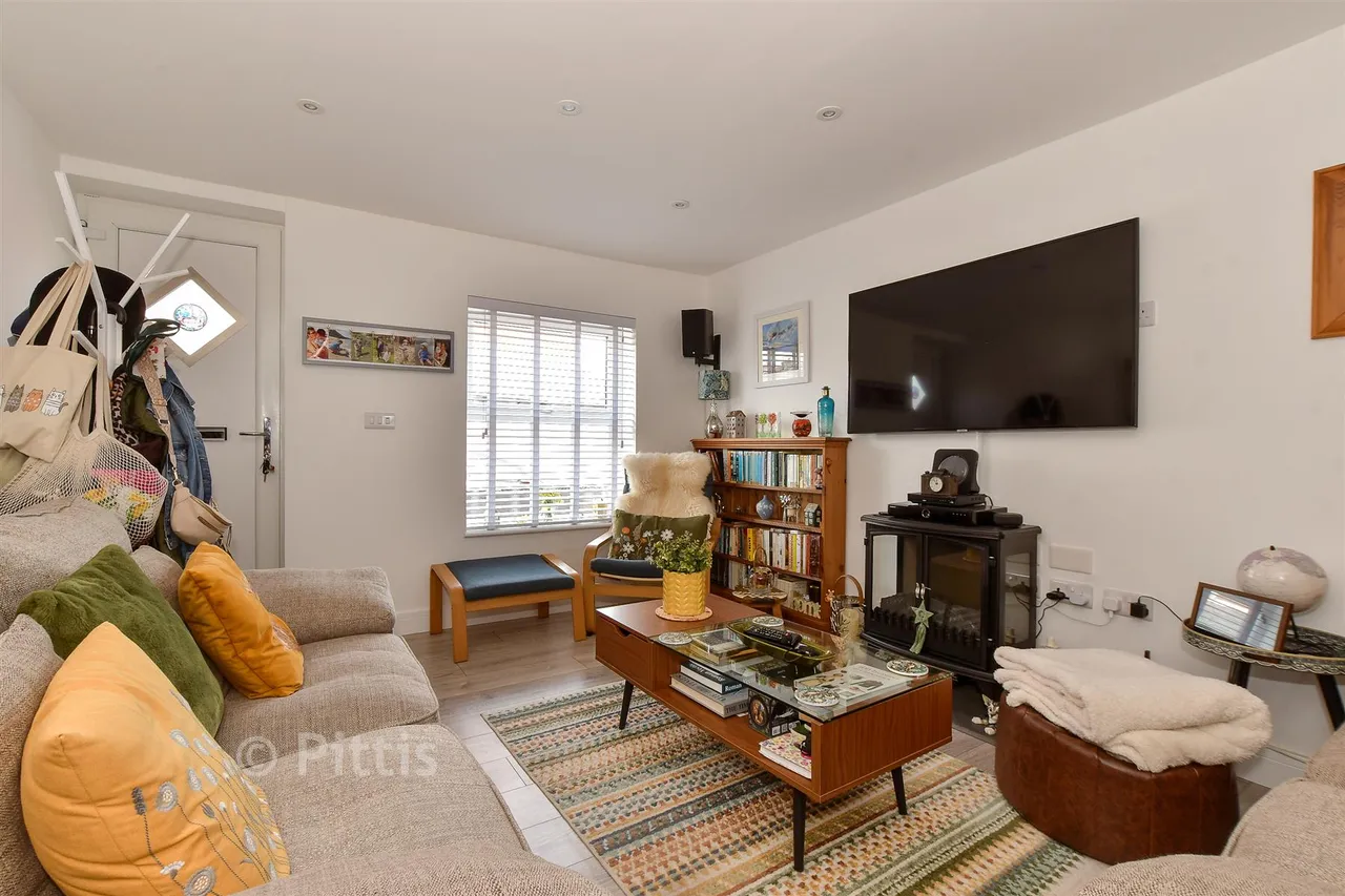 Worsley Road, Newport, PO30, photo 5