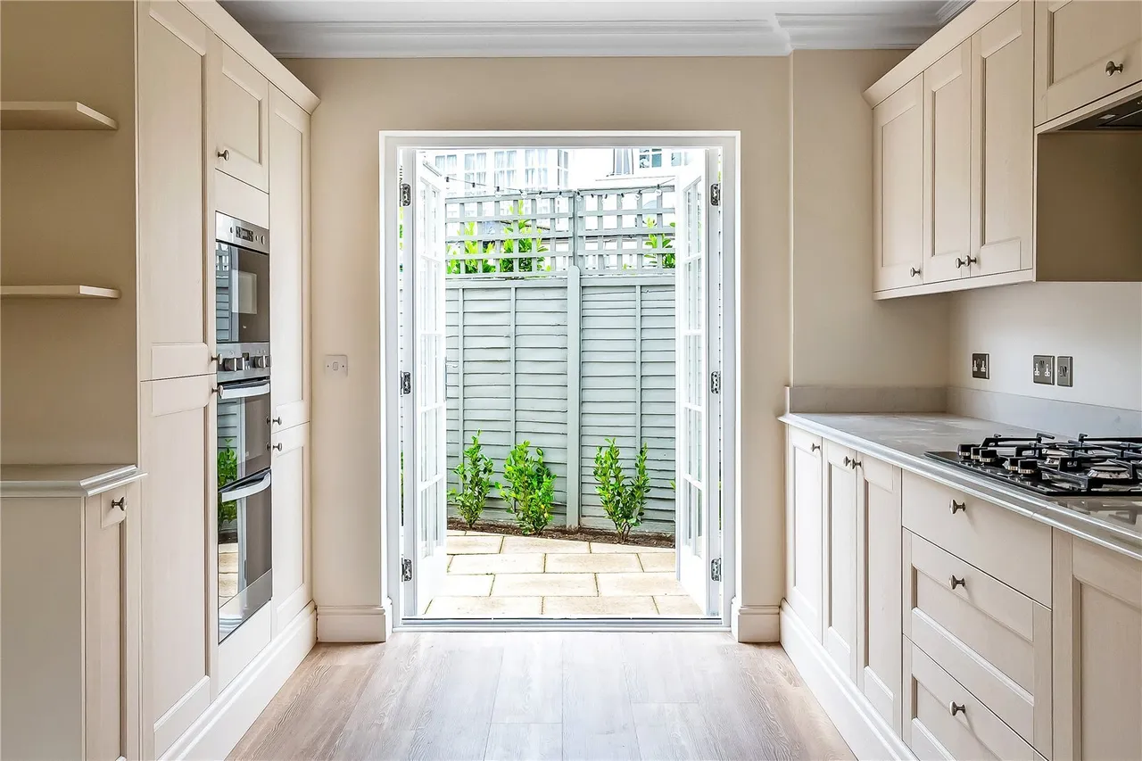 Brownlow Road, Redhill, RH1, photo 2