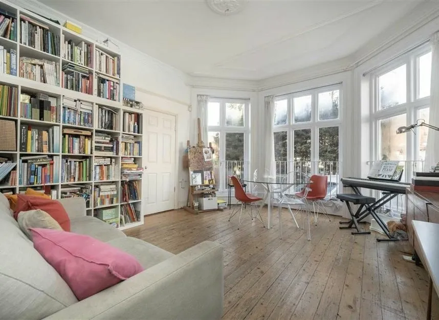 Mapesbury Road, Cricklewood, NW2, photo 2