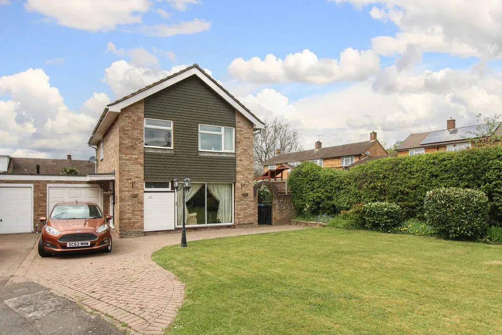 3 bed house for sale — Branksome Close, Hemel Hempstead, Hertfordshire, HP2 7AG