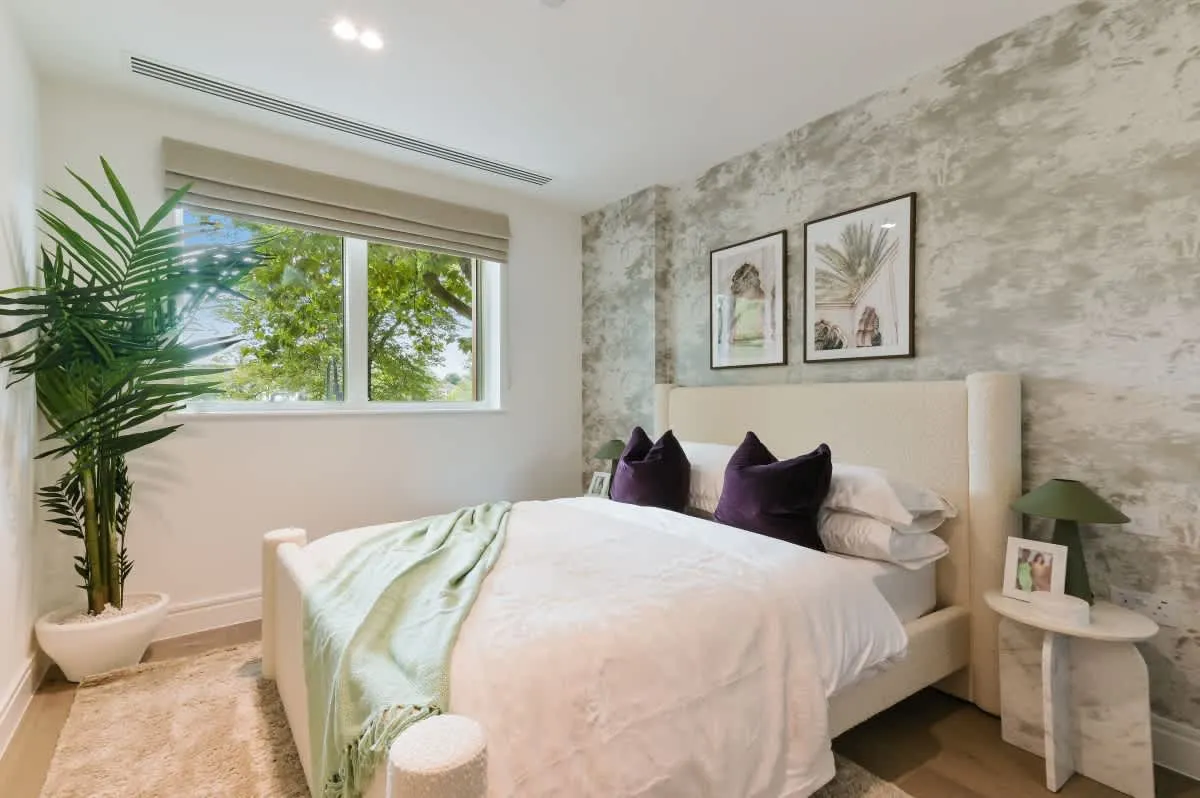 Chiswick High Road, London, W4, photo 12