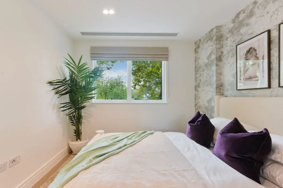 Chiswick High Road, London, W4, photo 14