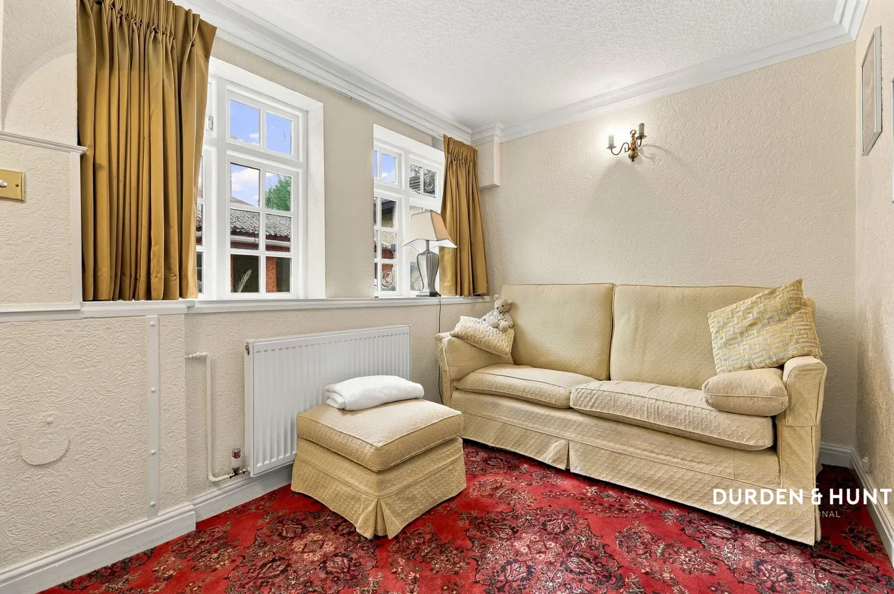 Crossways, Gidea Park, RM2, photo 11