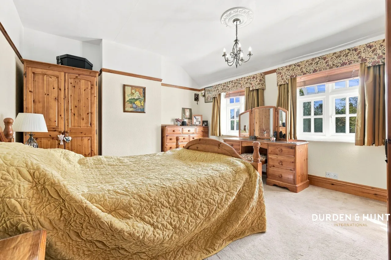 Crossways, Gidea Park, RM2, photo 16