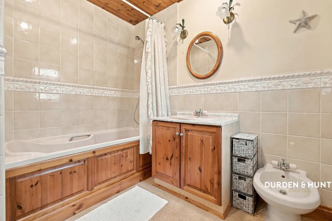Crossways, Gidea Park, RM2, photo 23