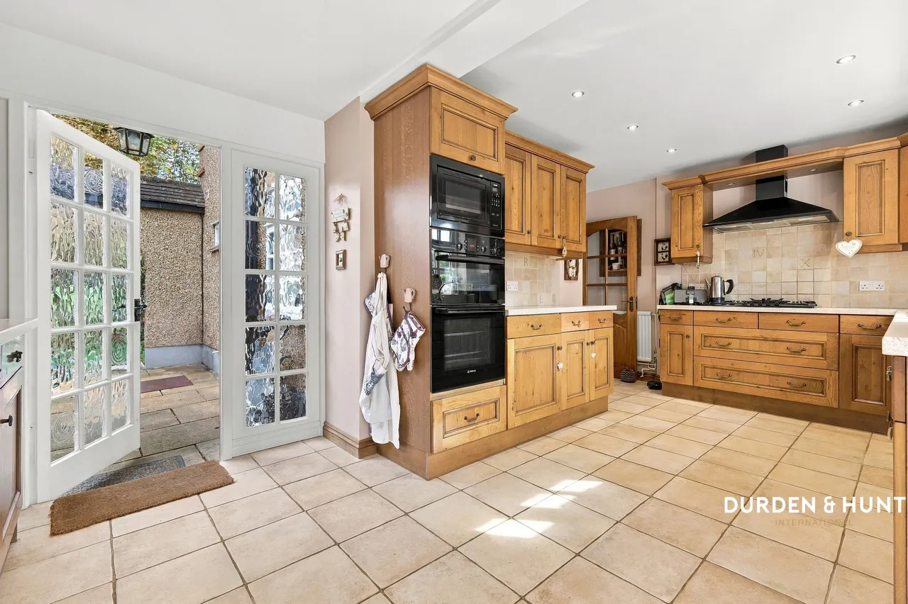 Crossways, Gidea Park, RM2, photo 8
