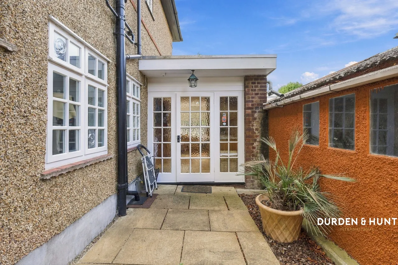 Crossways, Gidea Park, RM2, photo 29