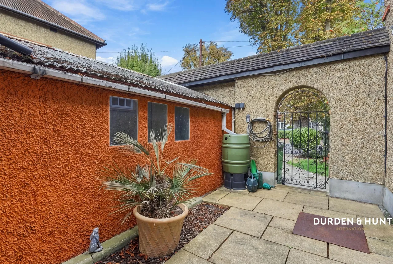 Crossways, Gidea Park, RM2, photo 28