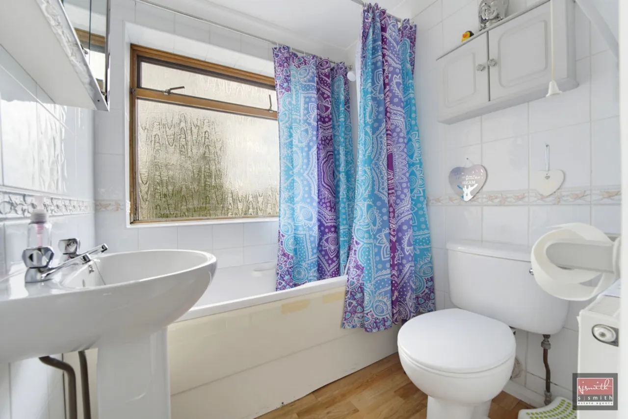 Brightside Avenue, Staines-Upon-Thames, TW18, photo 12