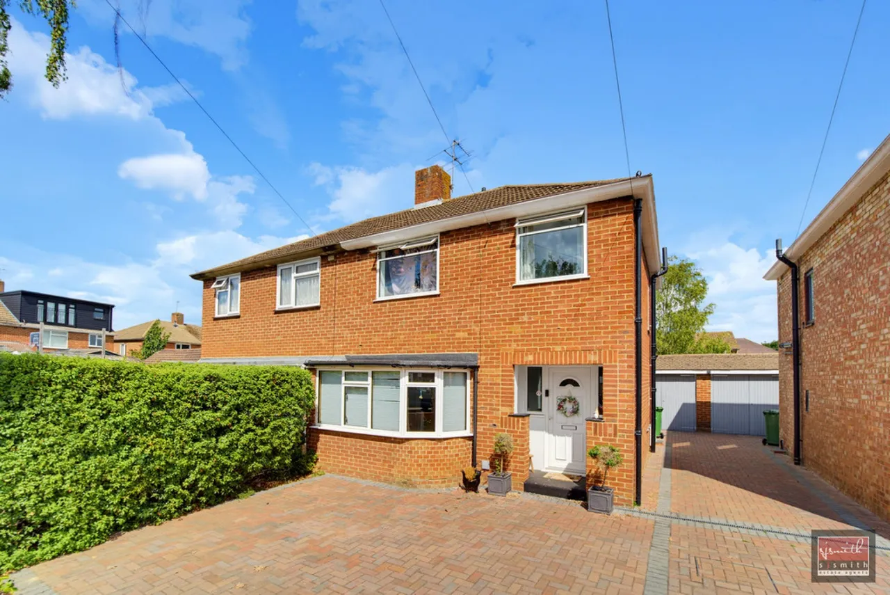 3 bed house for sale, Brightside Avenue, Staines-Upon-Thames, TW18