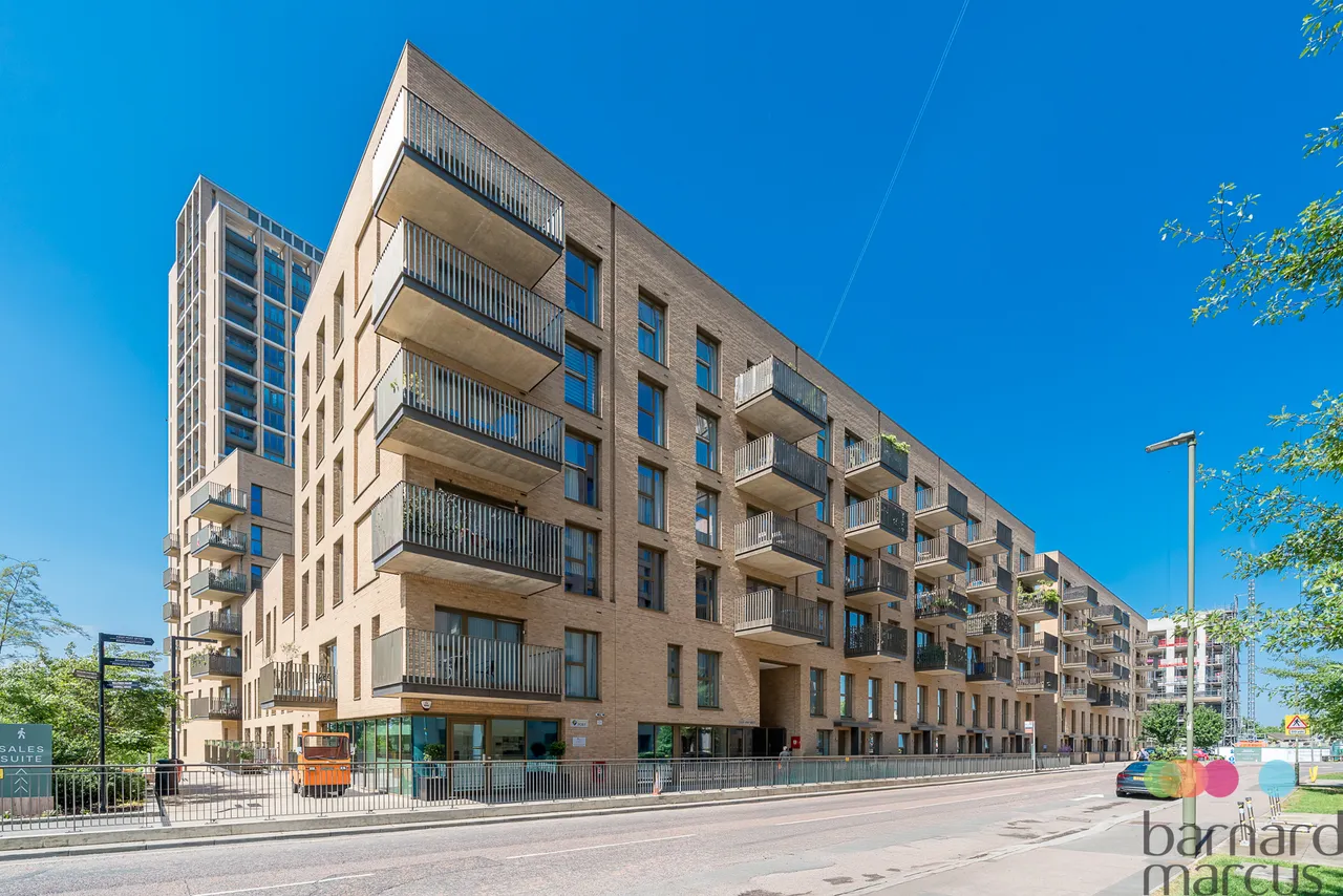 2 bed flat for sale, Perryfield Way, London, NW9