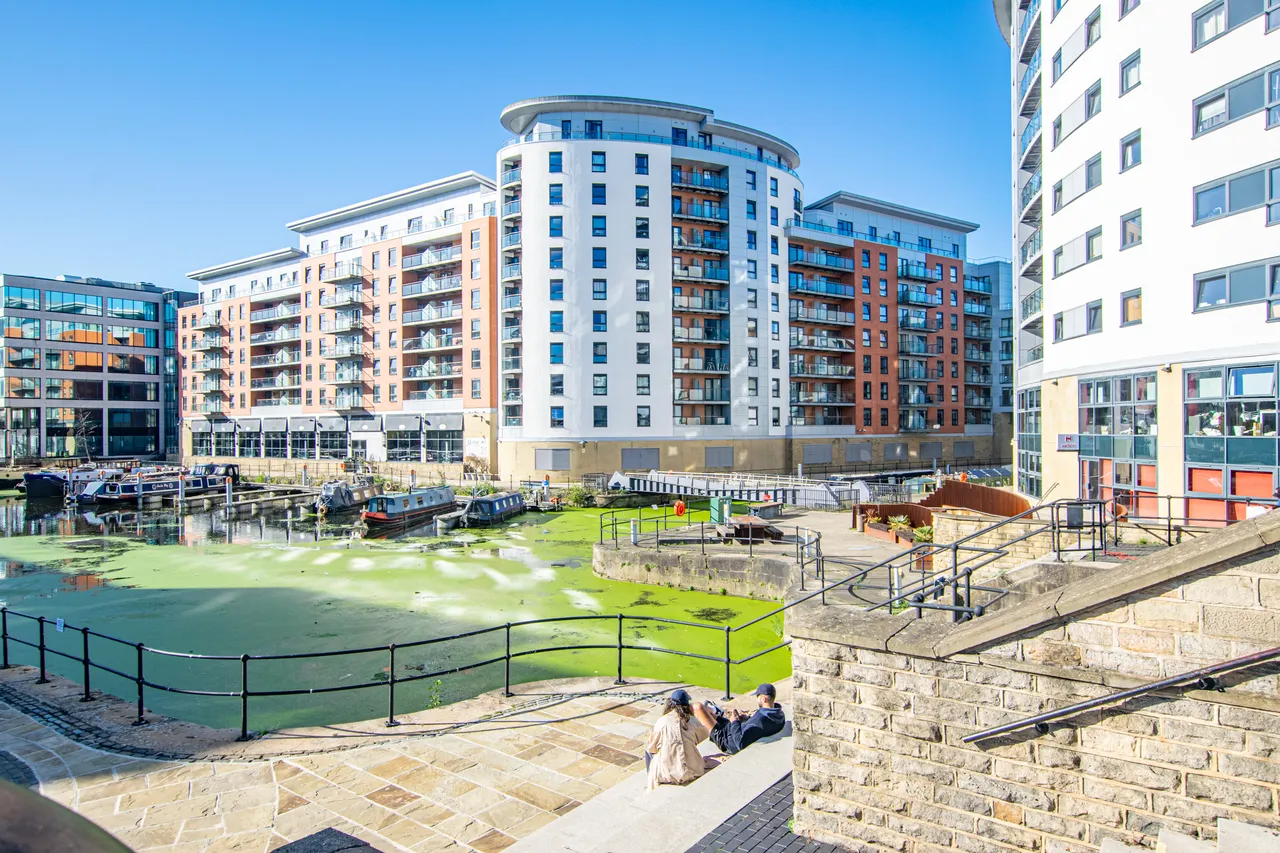 2 bed house for sale, Armouries Way, Leeds, LS10
