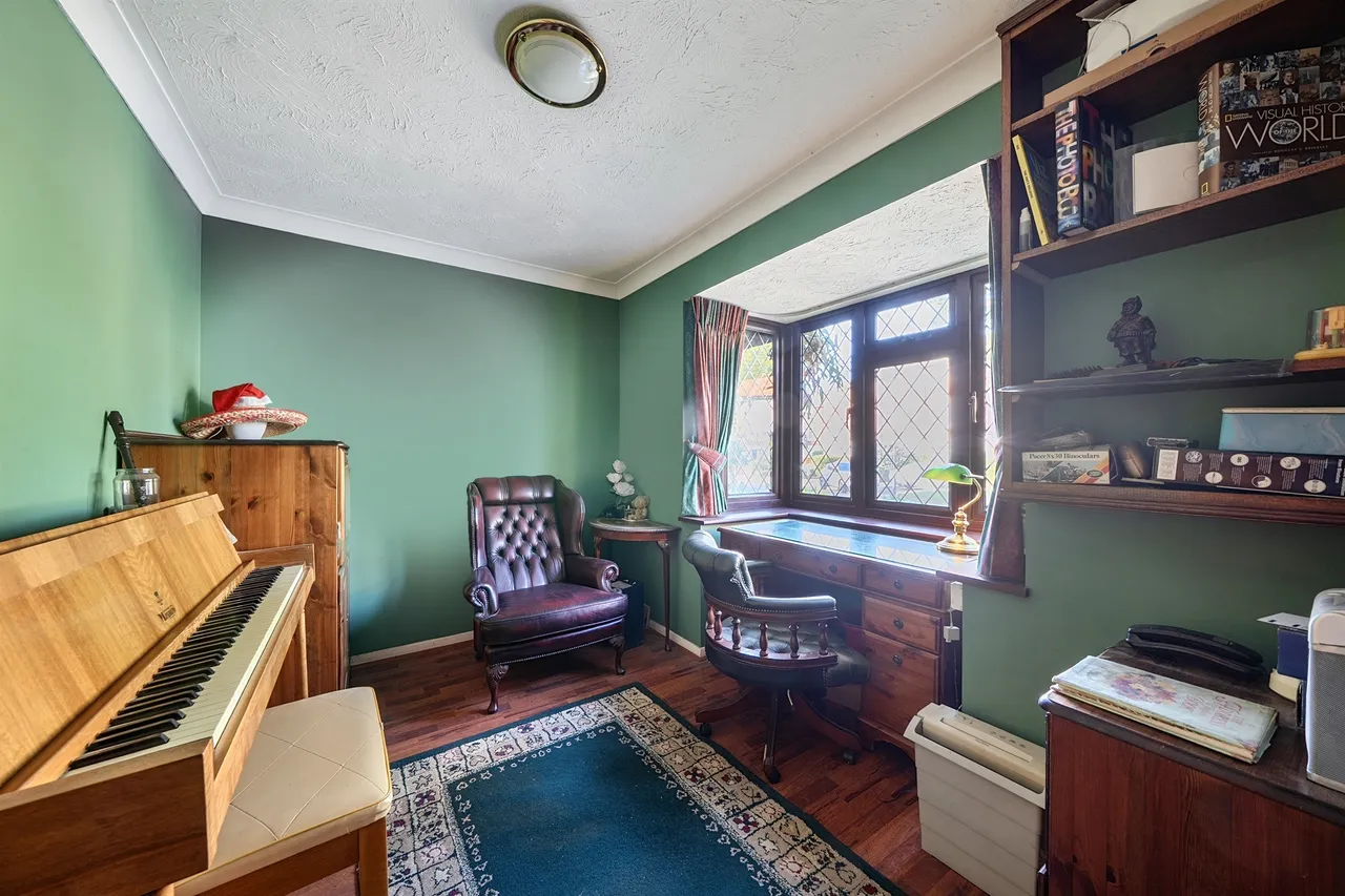 Canford Close, Enfield, EN2, photo 7