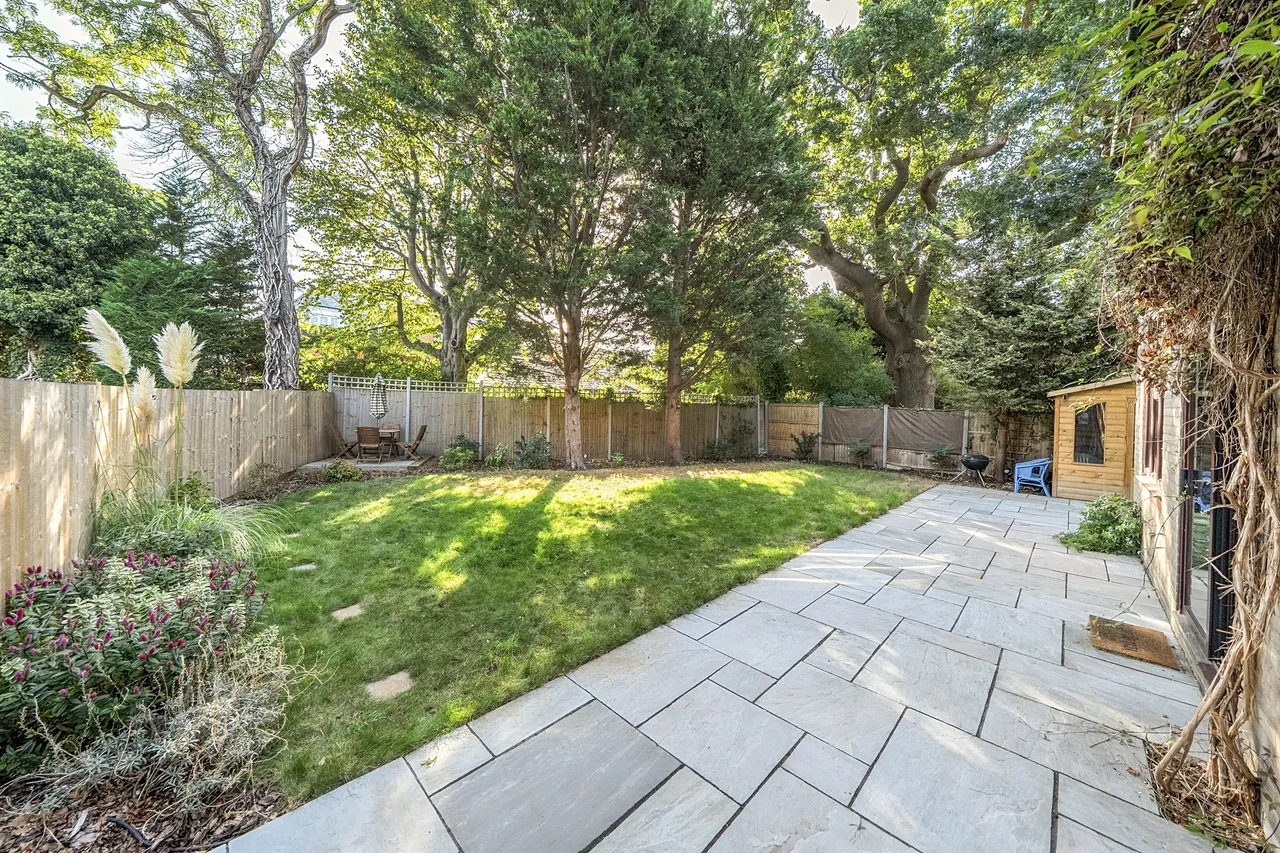 Canford Close, Enfield, EN2, photo 2