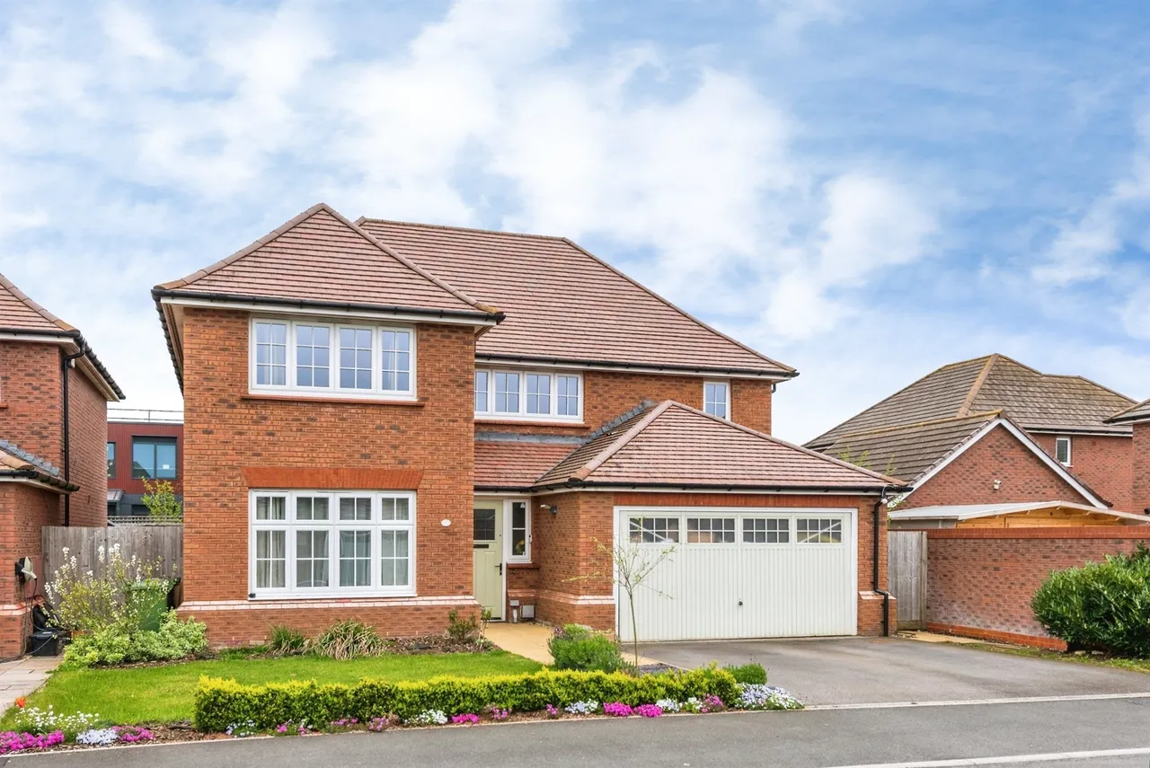 4 bed house for sale — Jasper Close, Swindon
