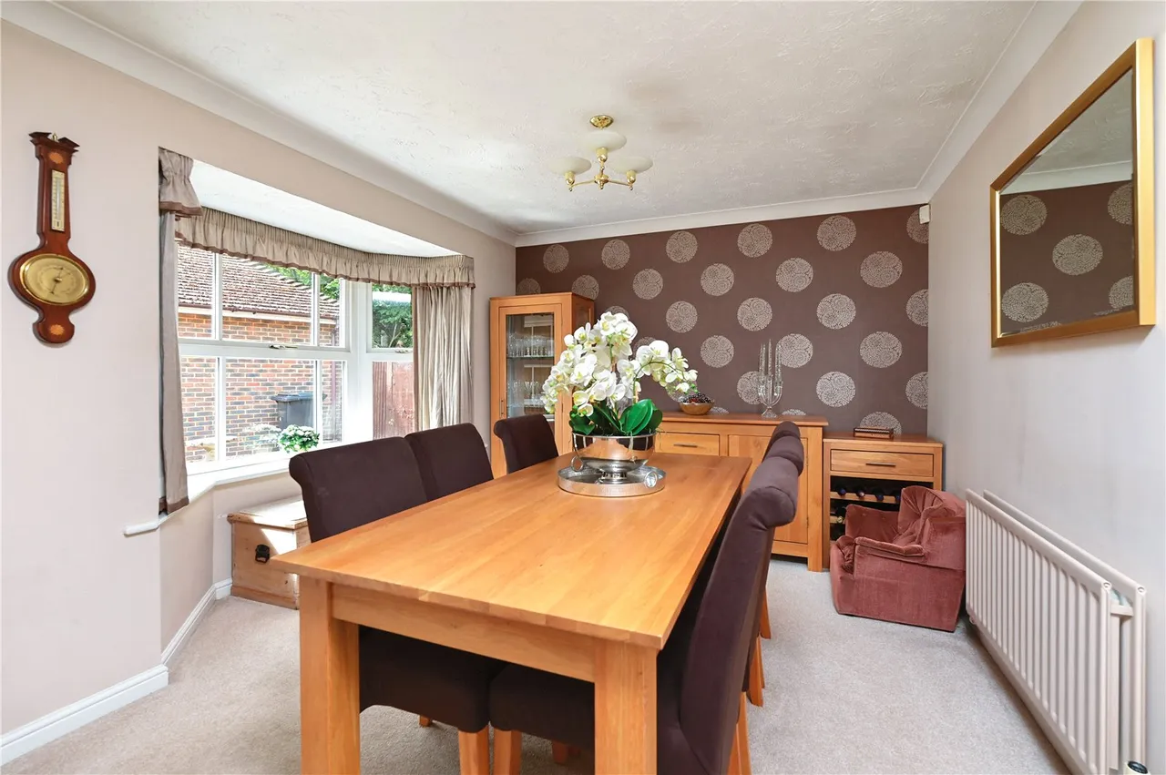 The Walnuts, Church Crookham, Fleet, Hampshire, GU52 6RW, photo 5