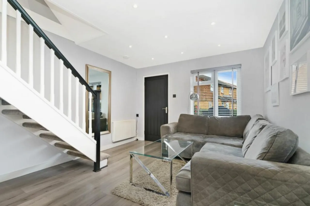 Abbey Close, Hayes, UB3, photo 3