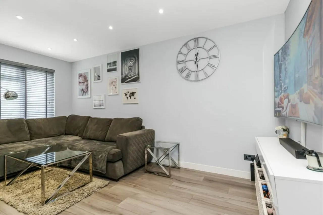 Abbey Close, Hayes, UB3, photo 8
