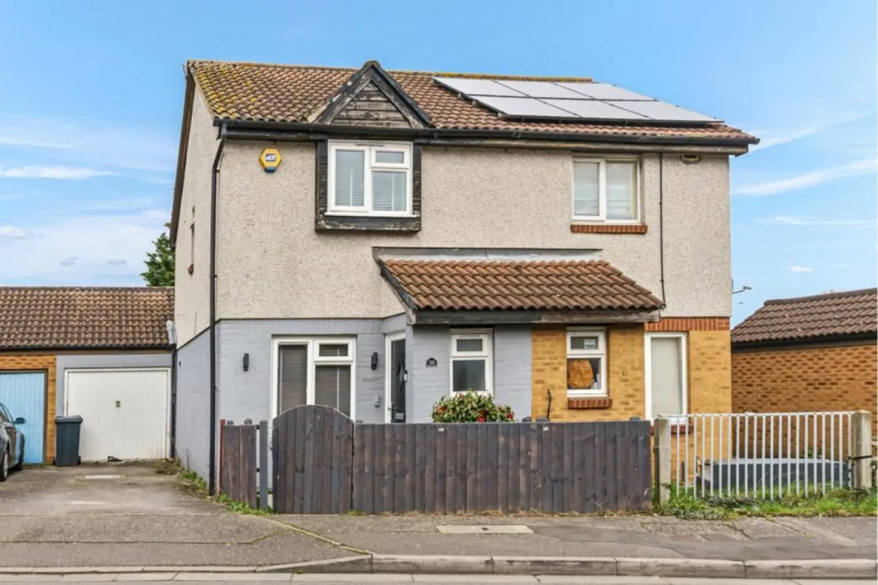 2 bed house for sale, Abbey Close, Hayes, UB3