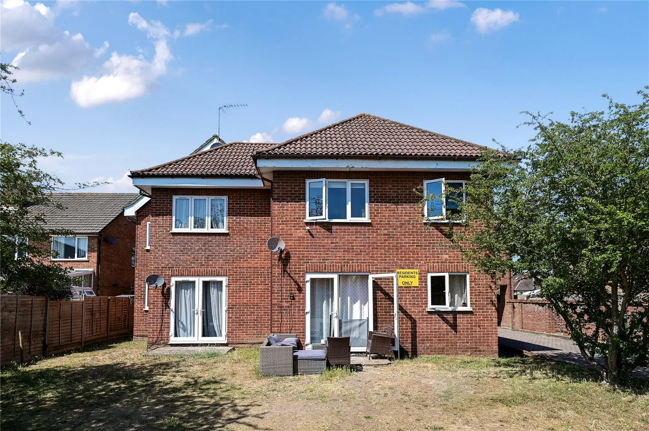 Feltham Road, Ashford, TW15, photo 3