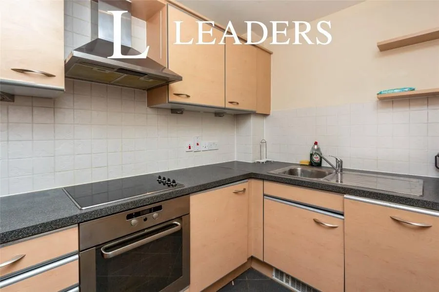 Station Approach, Woking, GU22, photo 6