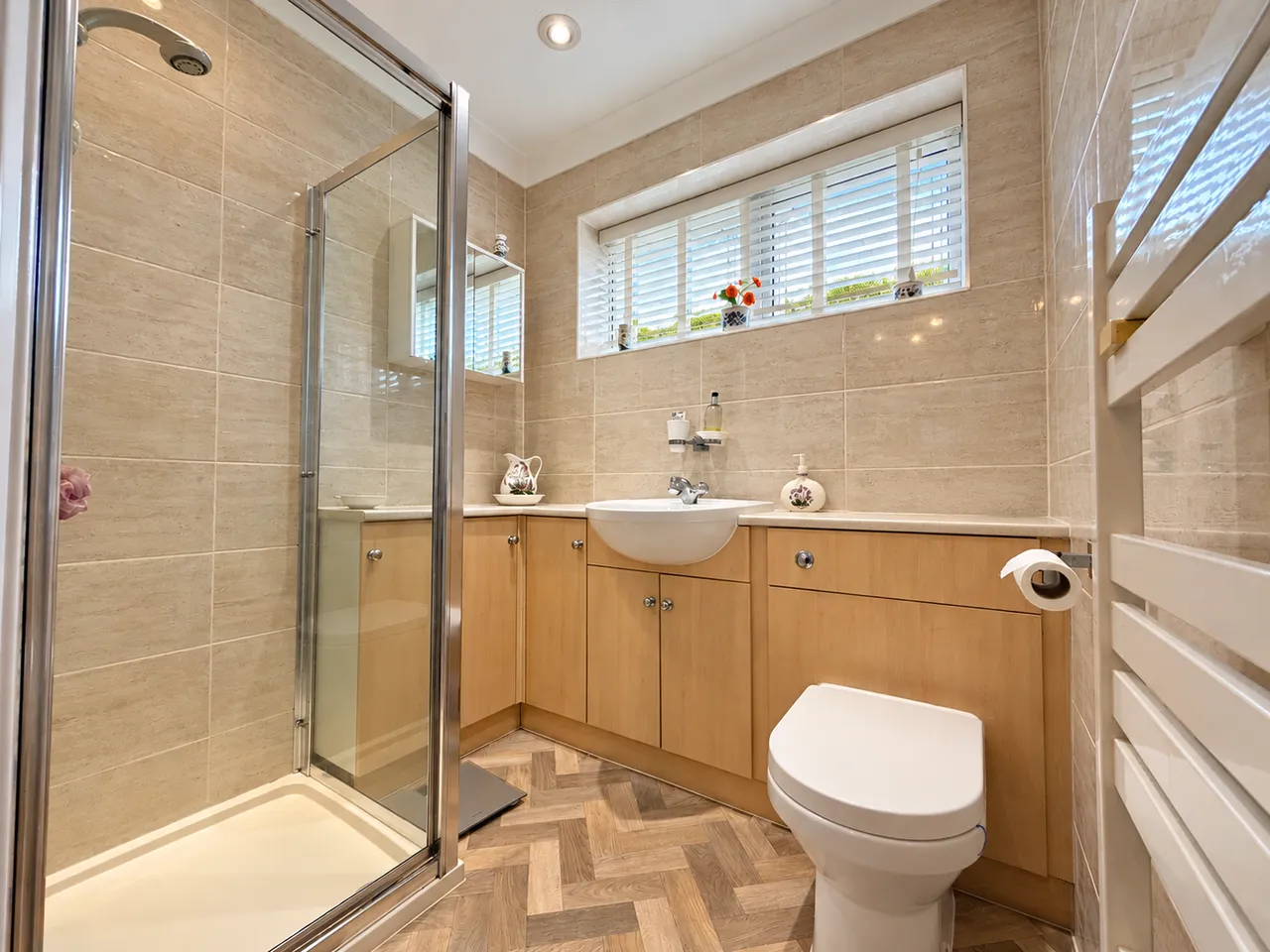 Quiet and Desirable Semi Detached Bungalow In Taverners Road, Rainham, photo 7