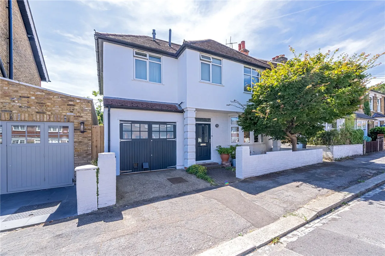 4 bed house for sale — Sunnyside Road, Teddington, TW11 0RP
