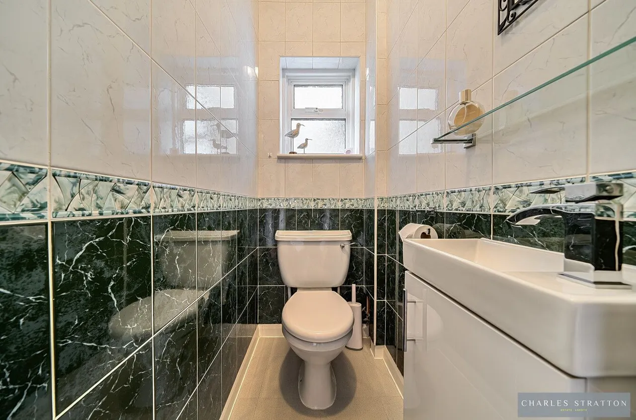 Pettits Boulevard, Romford, RM1, photo 15
