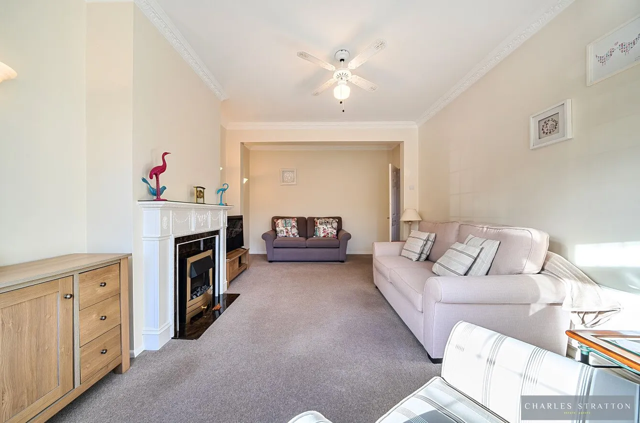Pettits Boulevard, Romford, RM1, photo 9