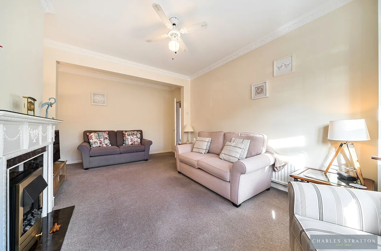 Pettits Boulevard, Romford, RM1, photo 8