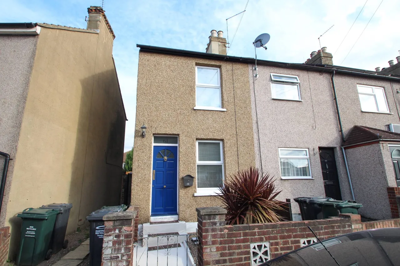 3 bed house for sale — Hill House Road, Dartford